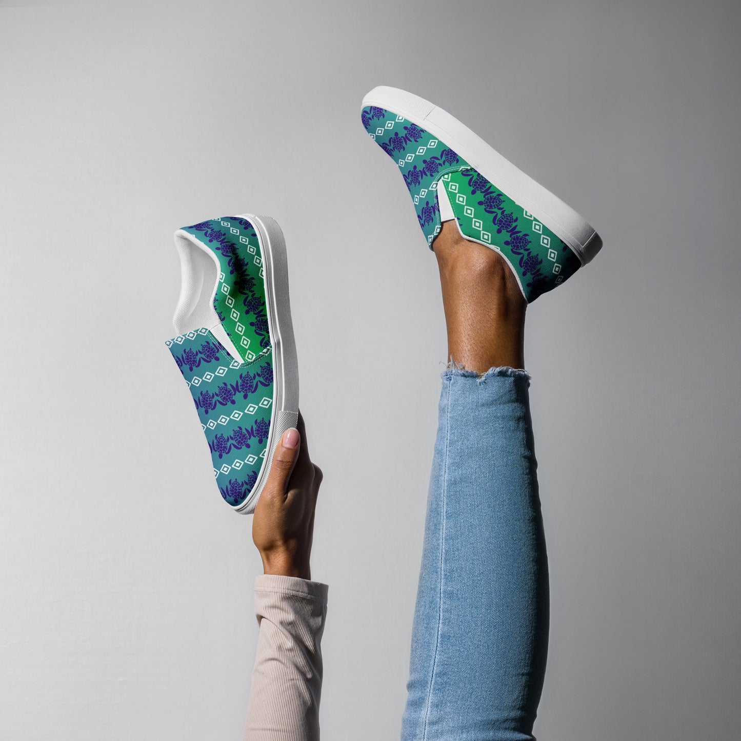 WS Women’s Slip-On Canvas Shoes (Sea Turtle)